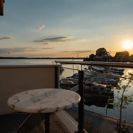 Panorama Suite- In Der Hafenresidenz Mit Panoramablick Waren (Mueritz)